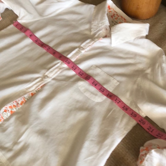 Flutterbye white button down ruffled hemline top - Picture 5 of 8